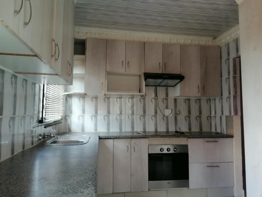 To Let 5 Bedroom Property for Rent in Tlhabane North West